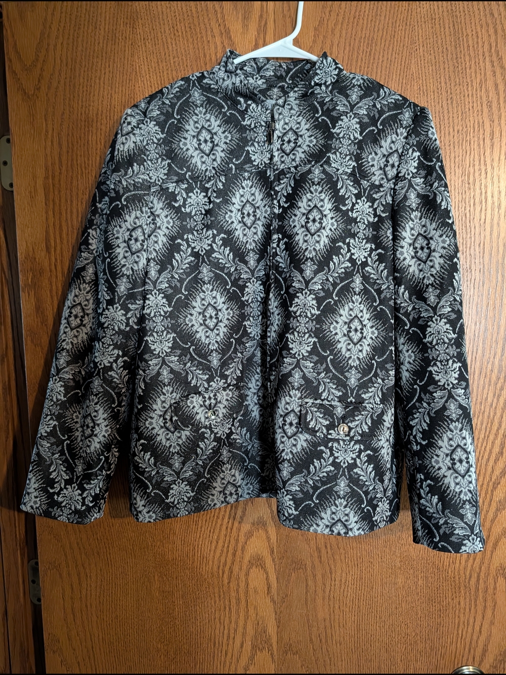 Women's Black & Gray Patterned Zip-Front Jacket
